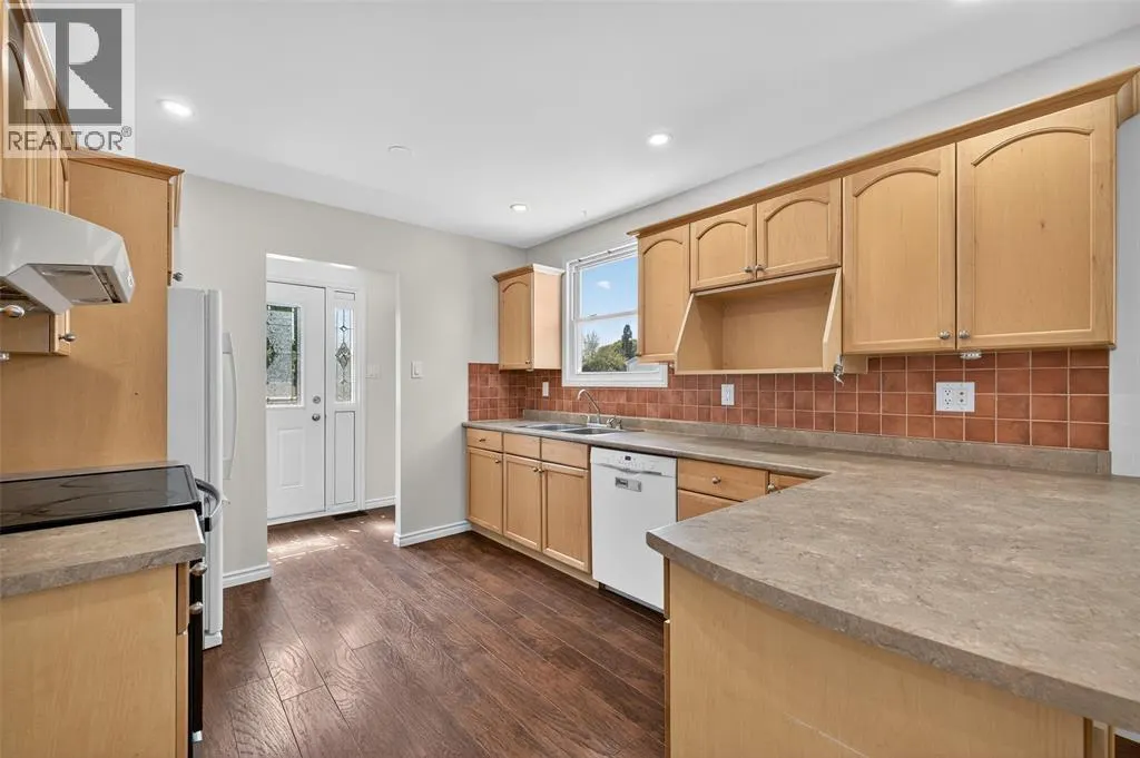 330 Somerset CRESCENT