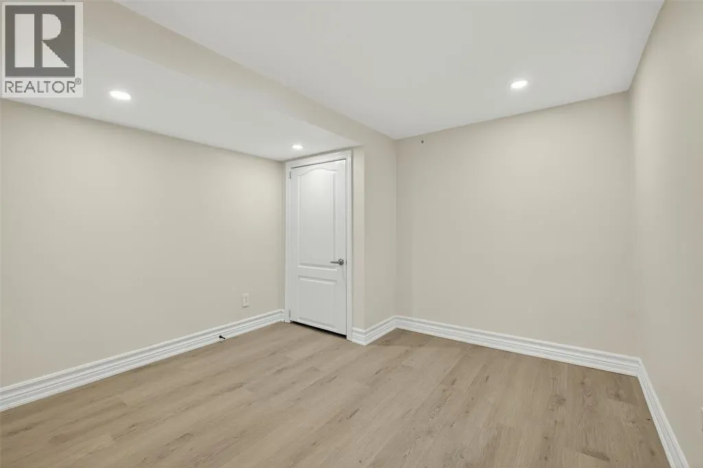 330 Somerset CRESCENT