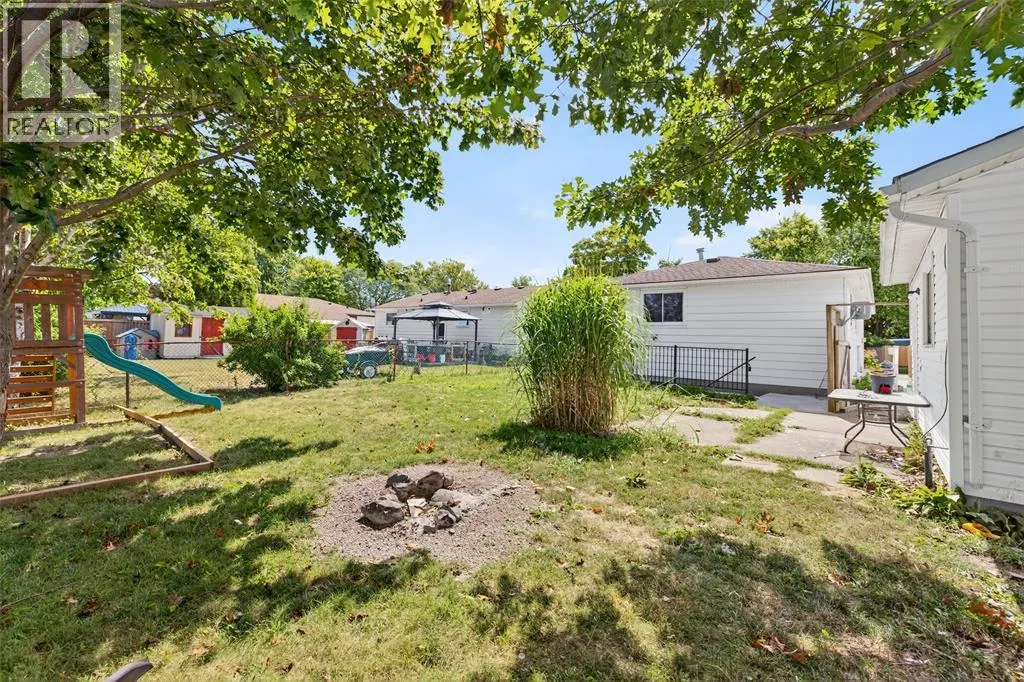 330 Somerset CRESCENT