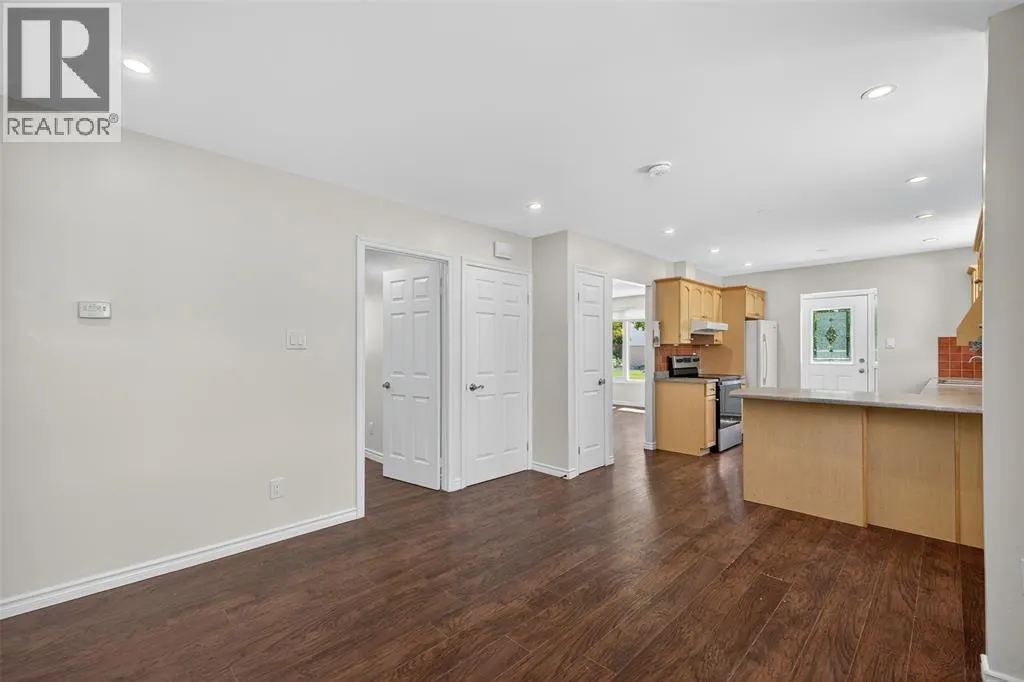 330 Somerset CRESCENT