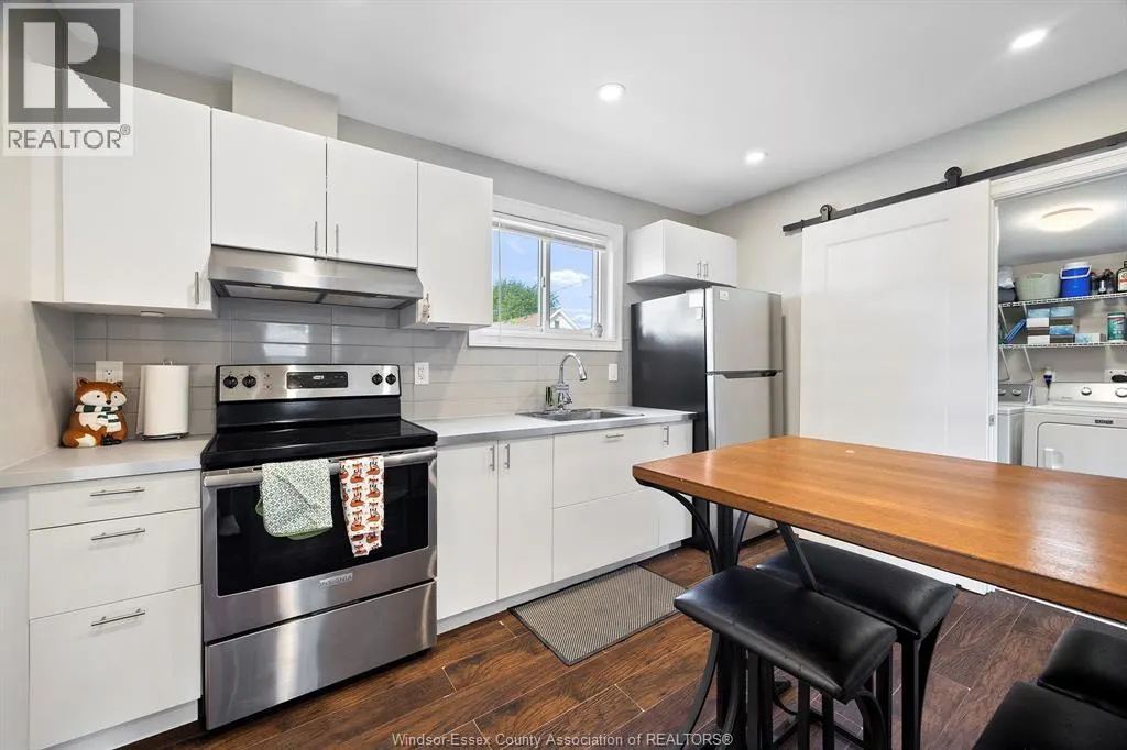 1555 Gladstone