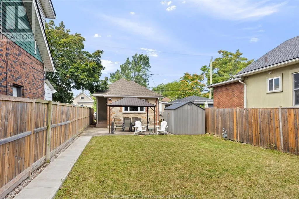 1555 Gladstone