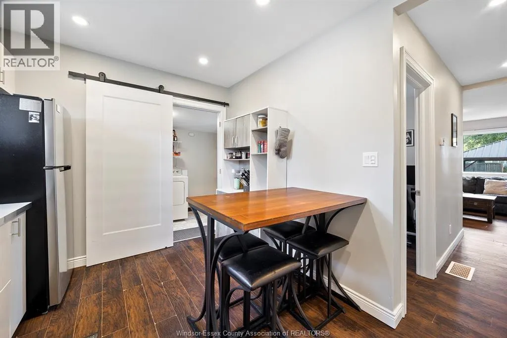 1555 Gladstone