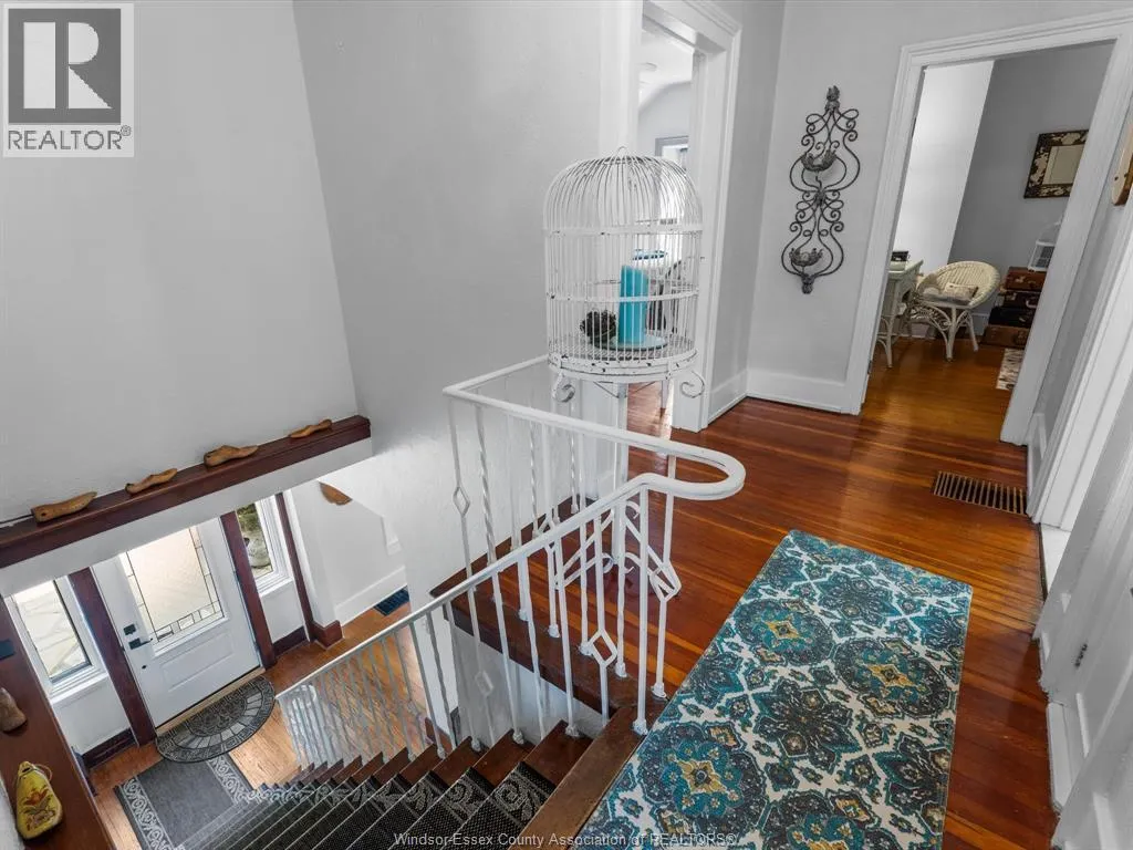 1203 Seacliff DRIVE East