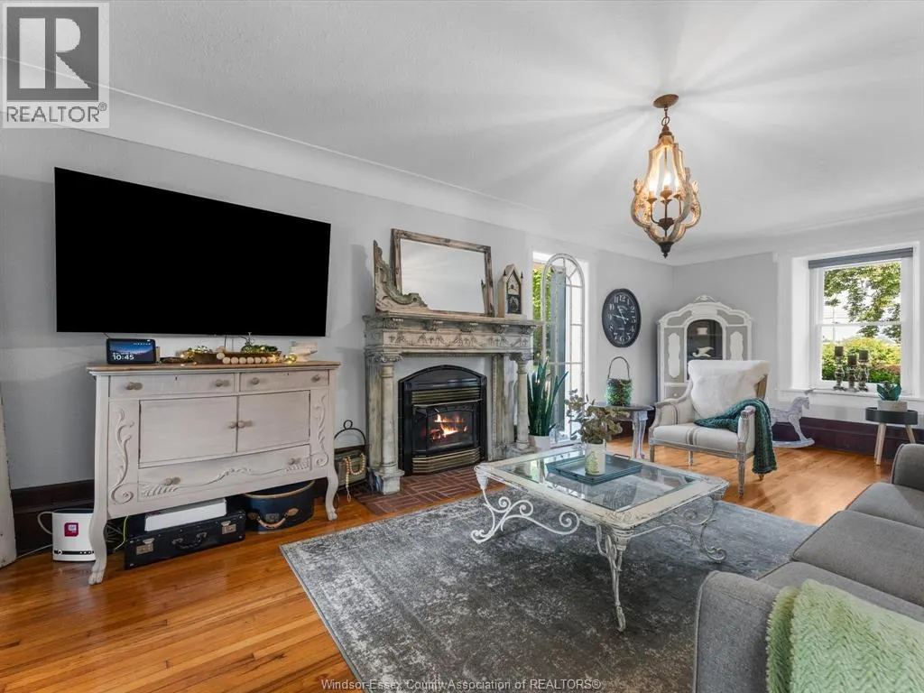 1203 Seacliff DRIVE East