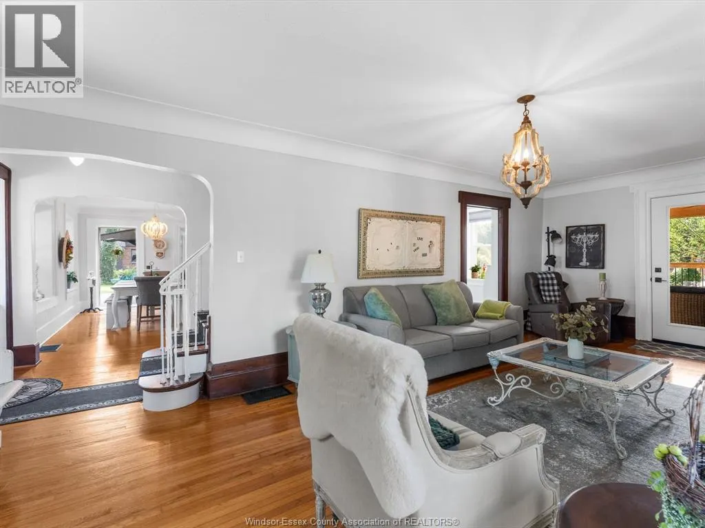 1203 Seacliff DRIVE East