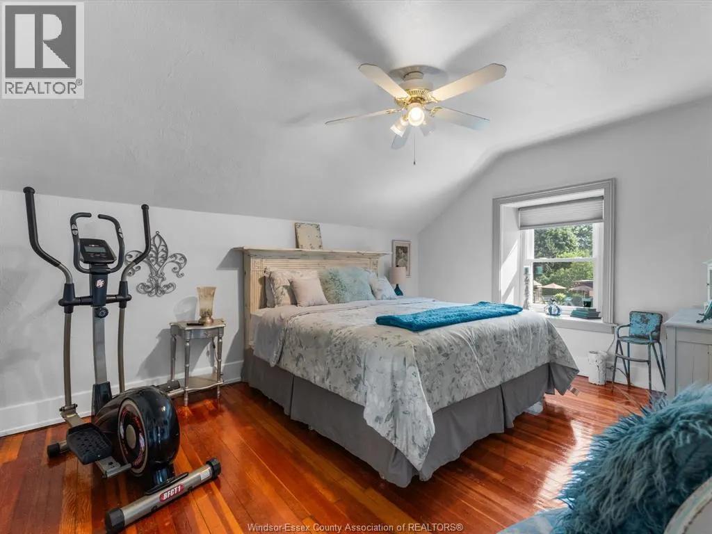 1203 Seacliff DRIVE East