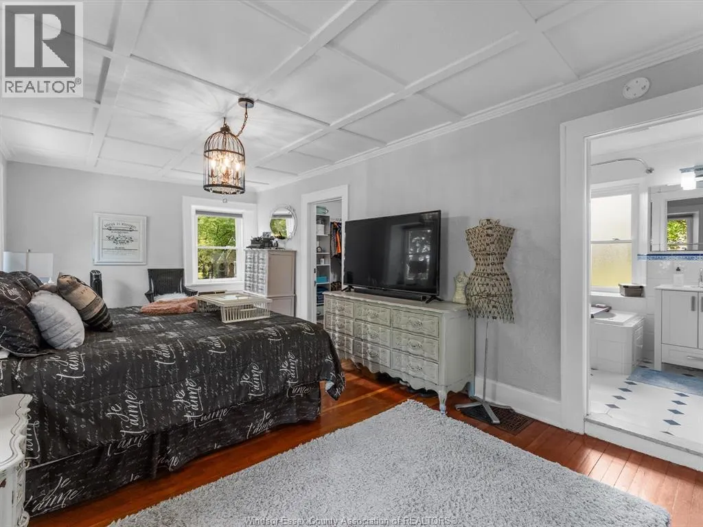 1203 Seacliff DRIVE East