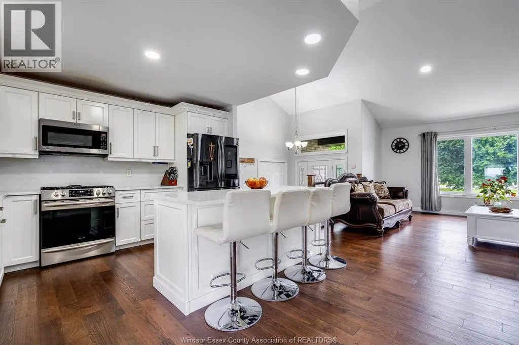 833 Talbot ROAD East