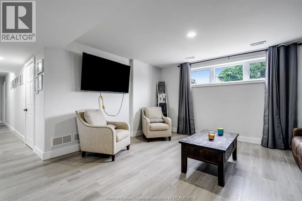 833 Talbot ROAD East