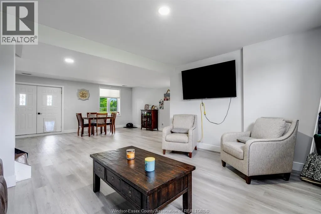 833 Talbot ROAD East