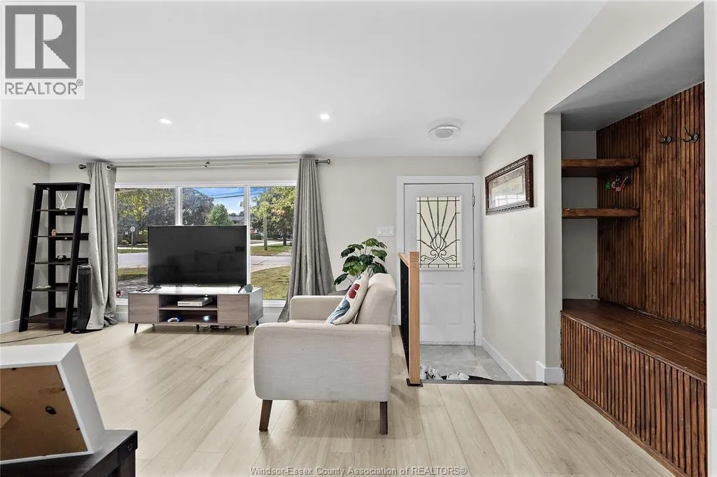 3830 HOLBURN