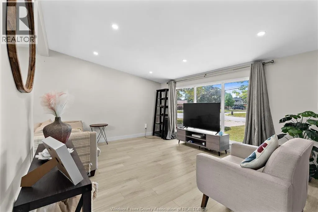 3830 HOLBURN