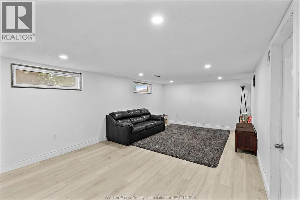 3830 HOLBURN