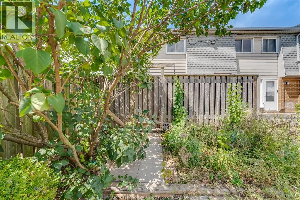 2652 VINE COURT