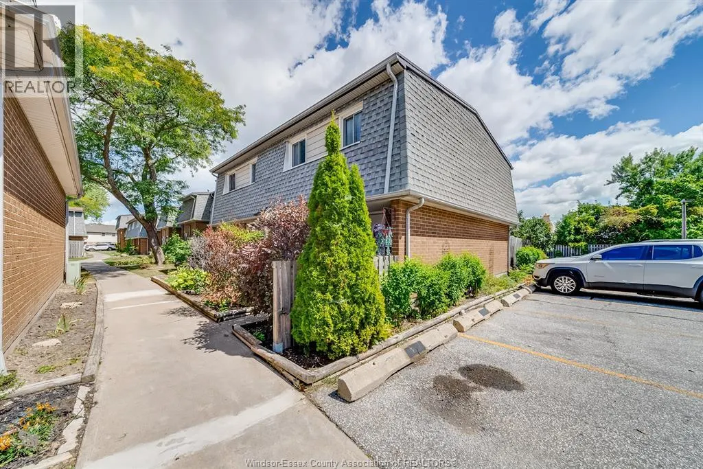 2652 VINE COURT