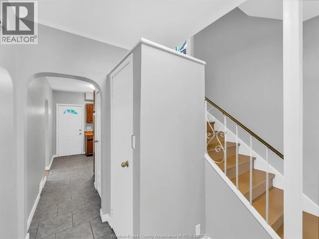 376 ELLIS STREET West