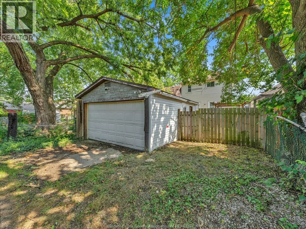 376 ELLIS STREET West