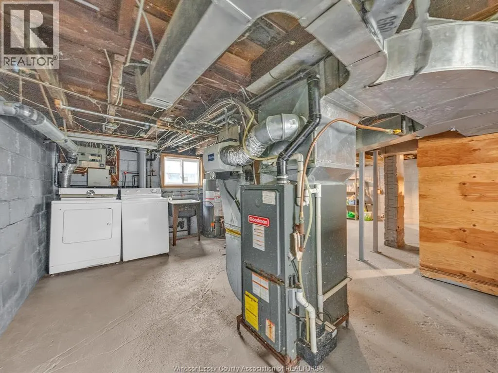 376 ELLIS STREET West