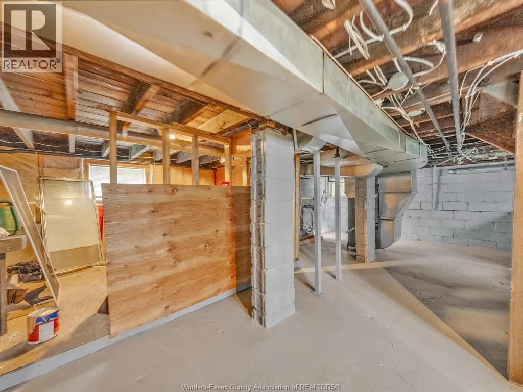 376 ELLIS STREET West