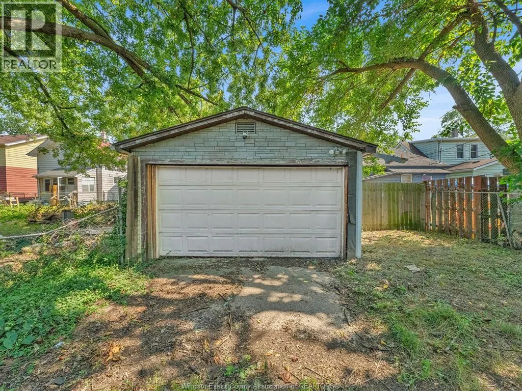 376 ELLIS STREET West