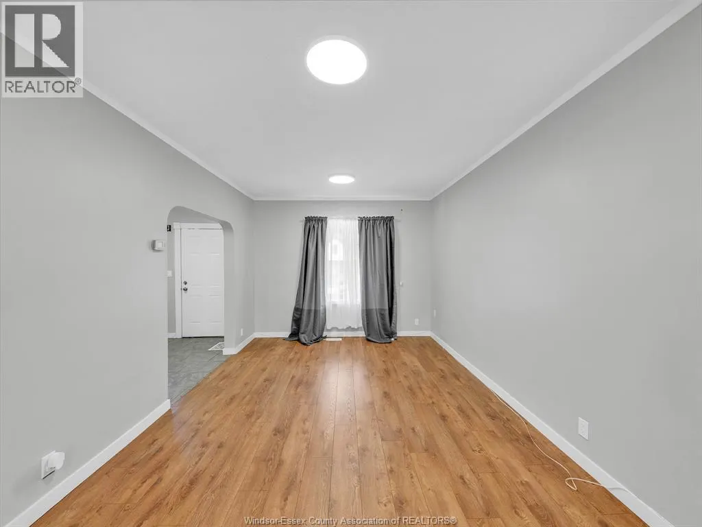 376 ELLIS STREET West