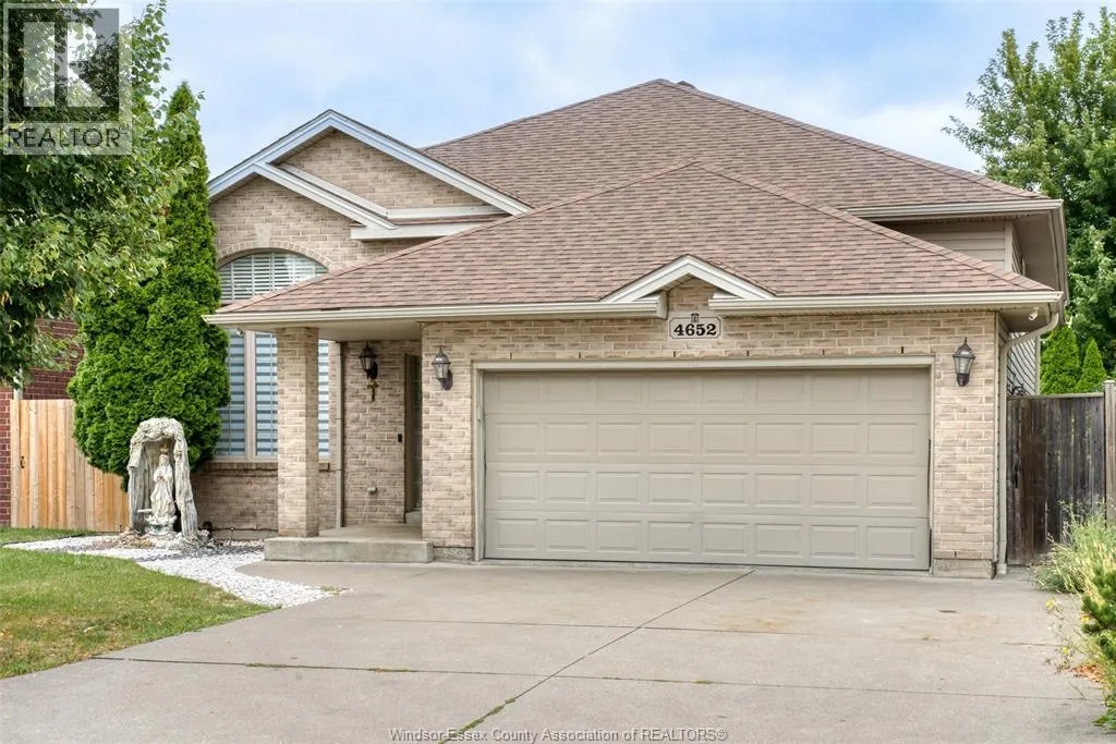 4652 HELSINKI CRESCENT