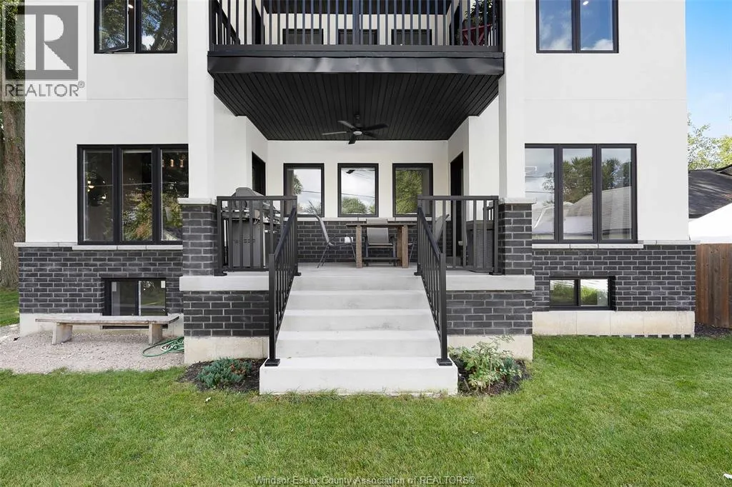 72 SCOTT DRIVE