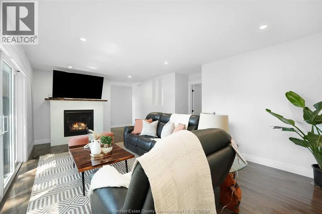 72 SCOTT DRIVE