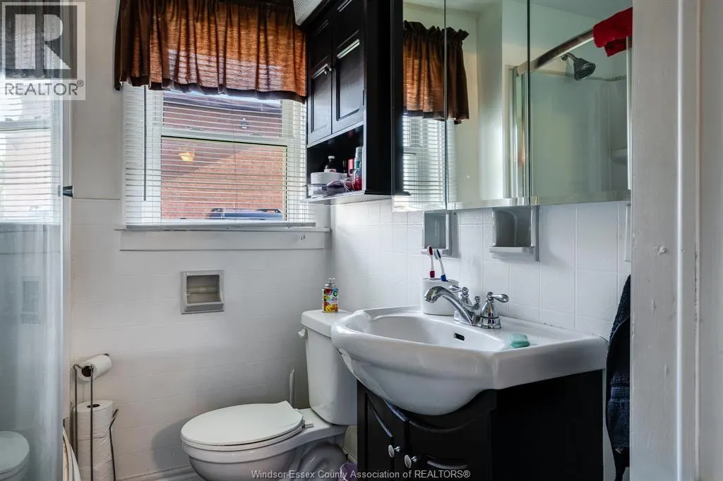 44 Queen STREET South