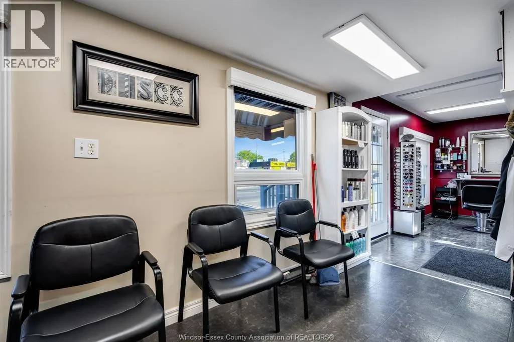 44 Queen STREET South