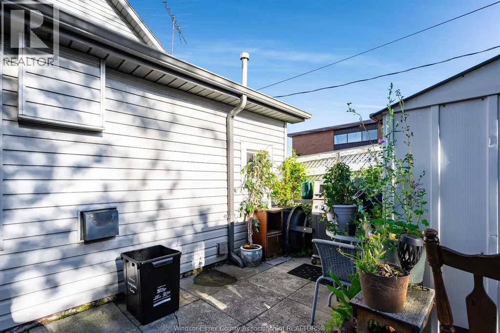 44 Queen STREET South