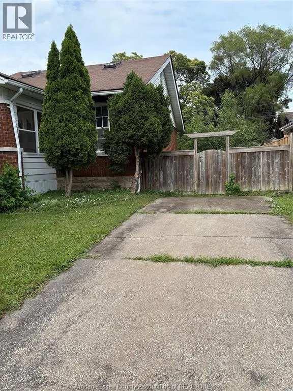 1002 DAWSON