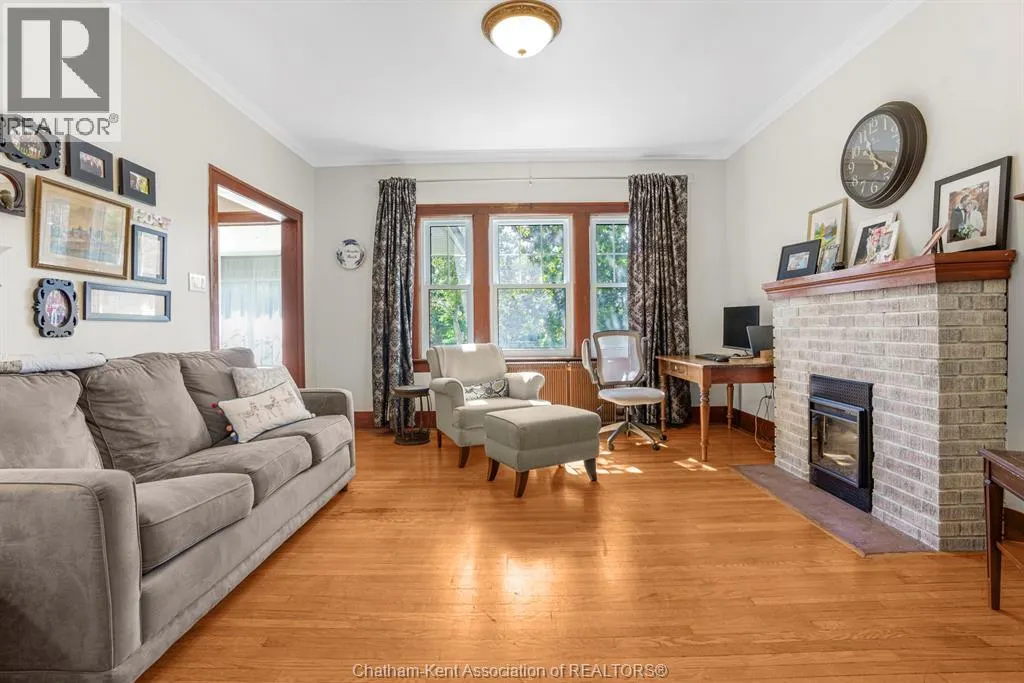 203 Talbot STREET East