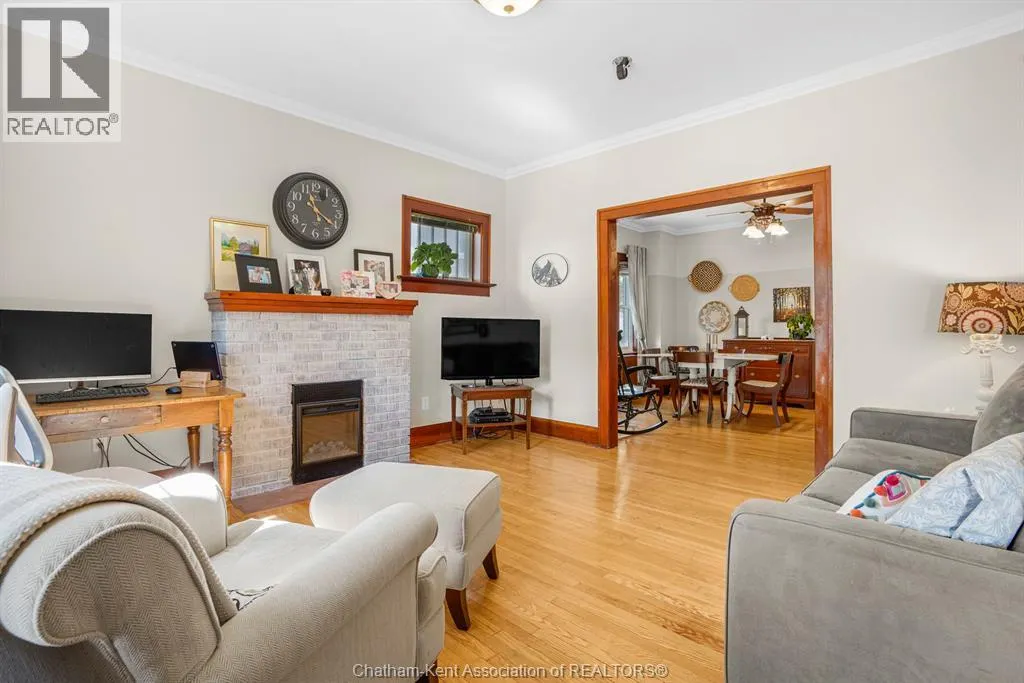 203 Talbot STREET East