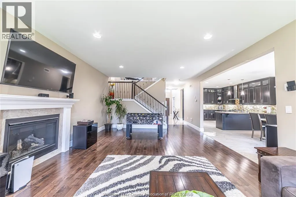 1097 CHARLOTTE CRESCENT