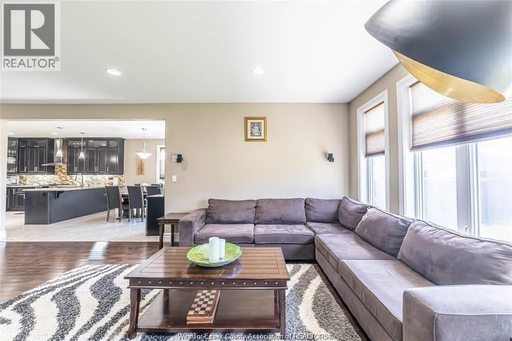 1097 CHARLOTTE CRESCENT