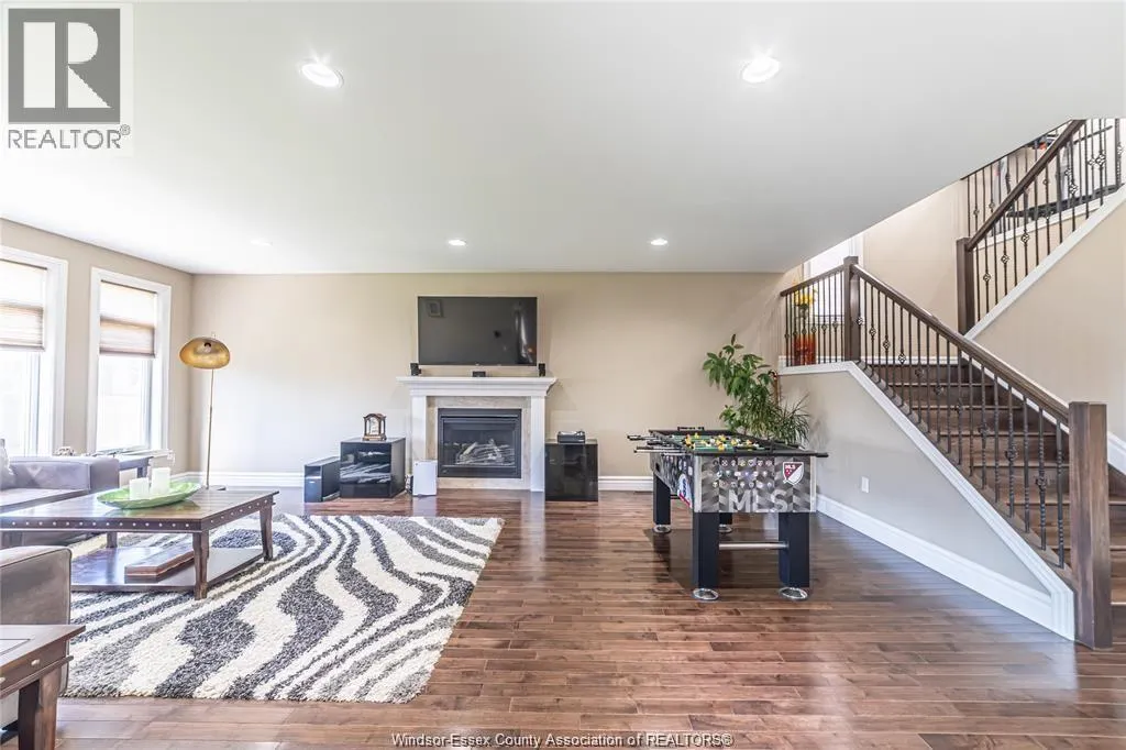 1097 CHARLOTTE CRESCENT