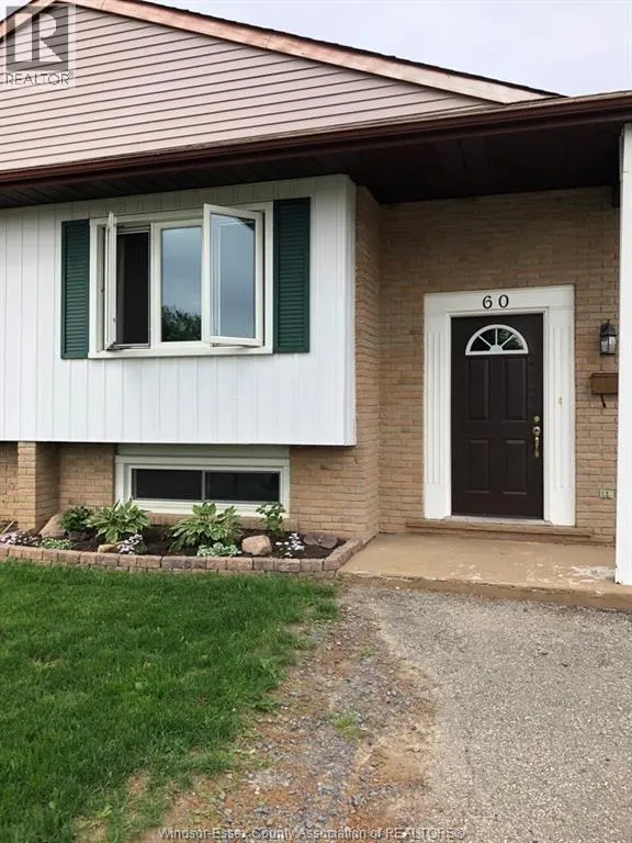 60 Meadow Woods CRESCENT