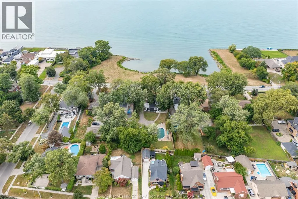 4371 RIVERSIDE DRIVE East