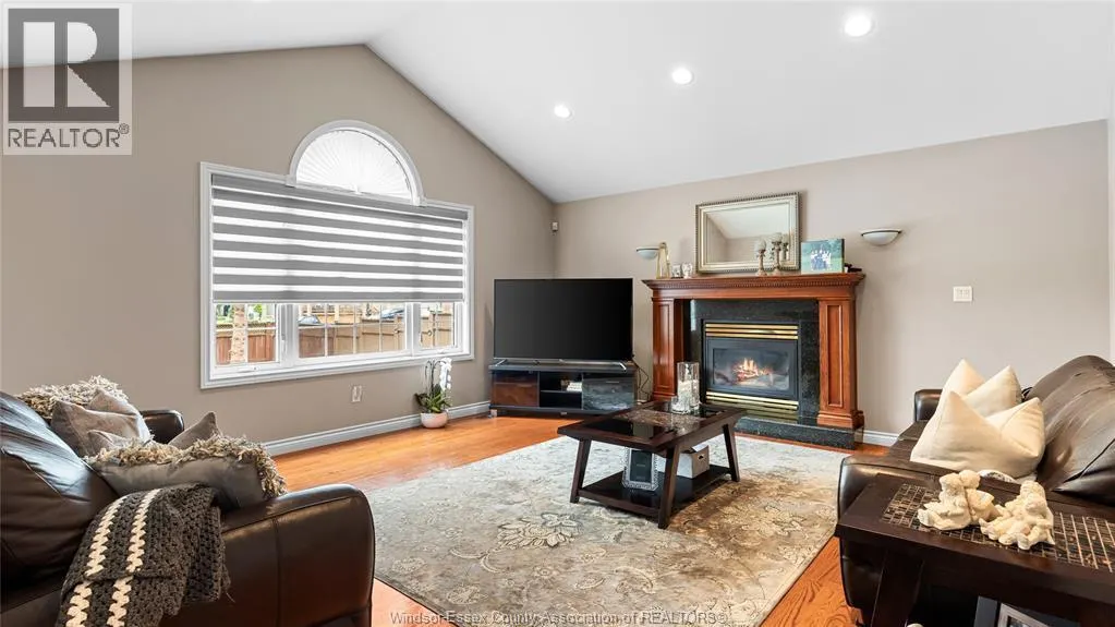 2769 LOMBARDY CRESCENT