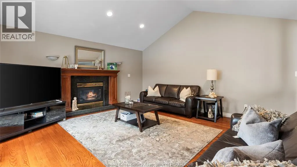 2769 LOMBARDY CRESCENT