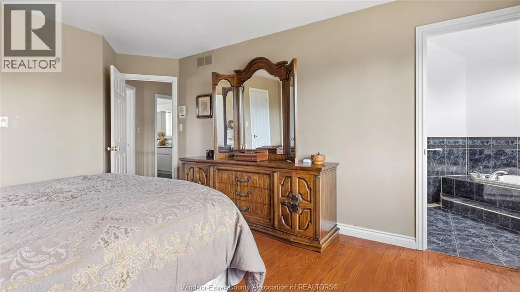 2769 LOMBARDY CRESCENT
