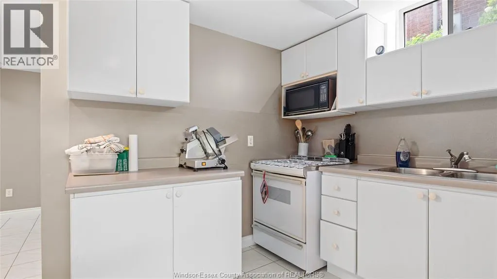 2769 LOMBARDY CRESCENT