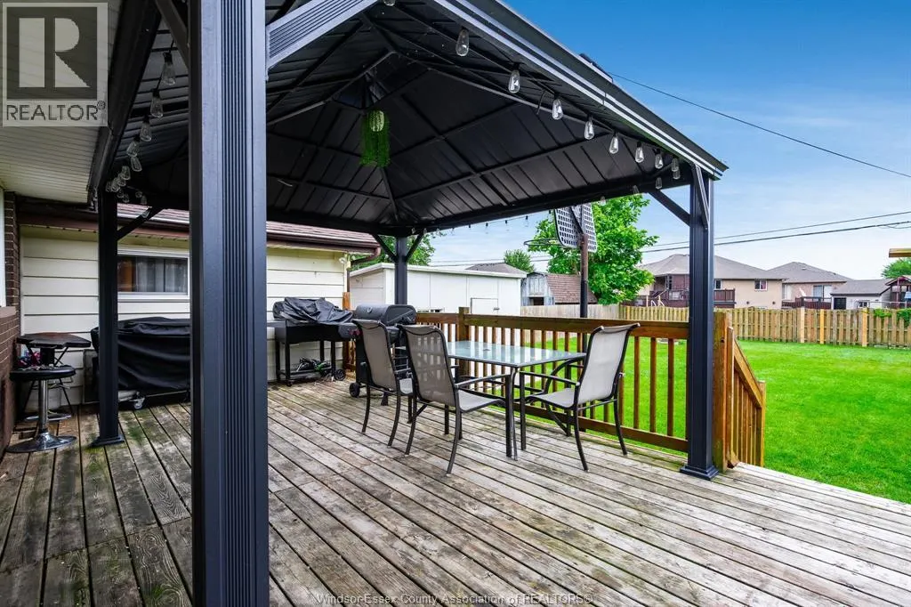 104 Danforth AVENUE