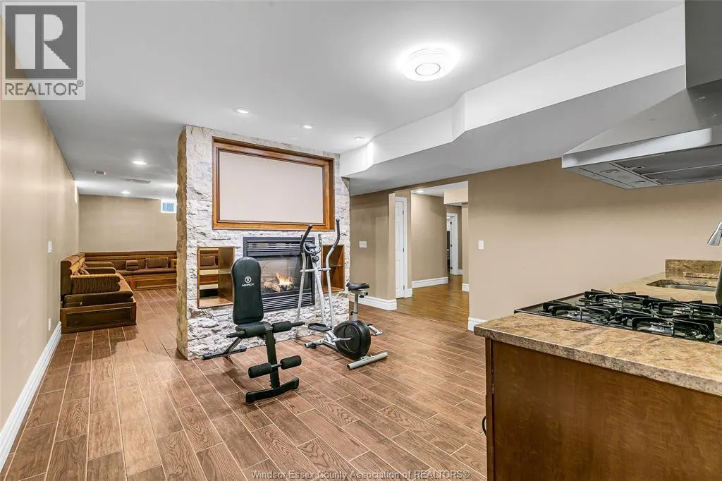 1385 MAPLE