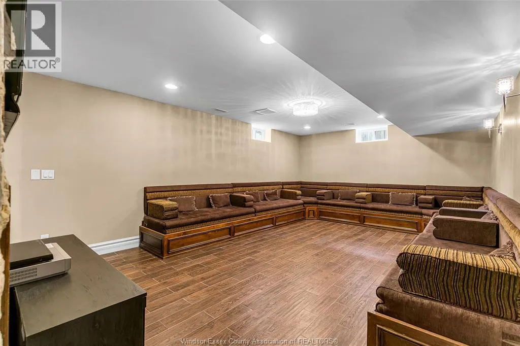 1385 MAPLE