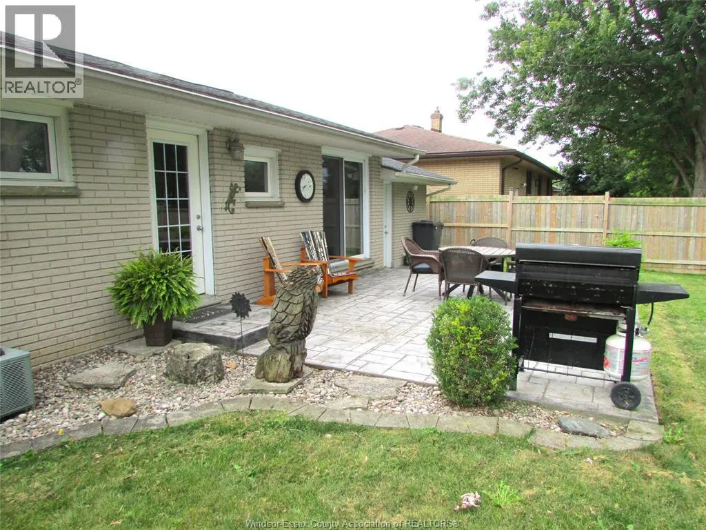 127 Danforth AVENUE