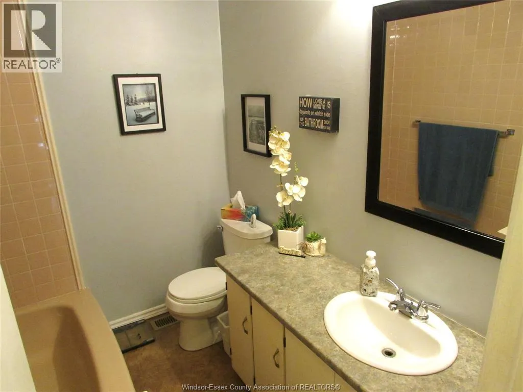 127 Danforth AVENUE