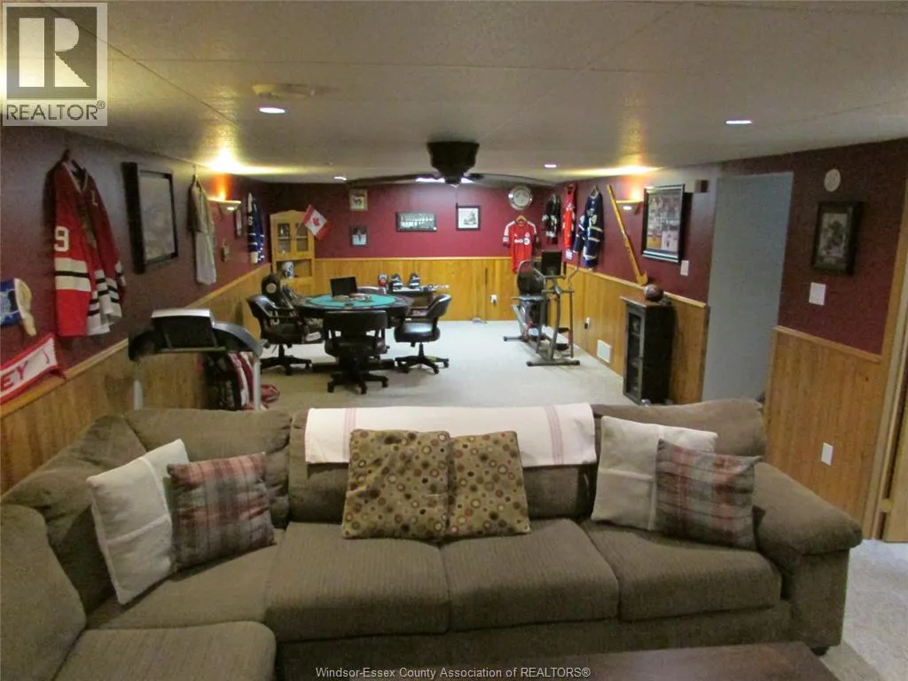 127 Danforth AVENUE